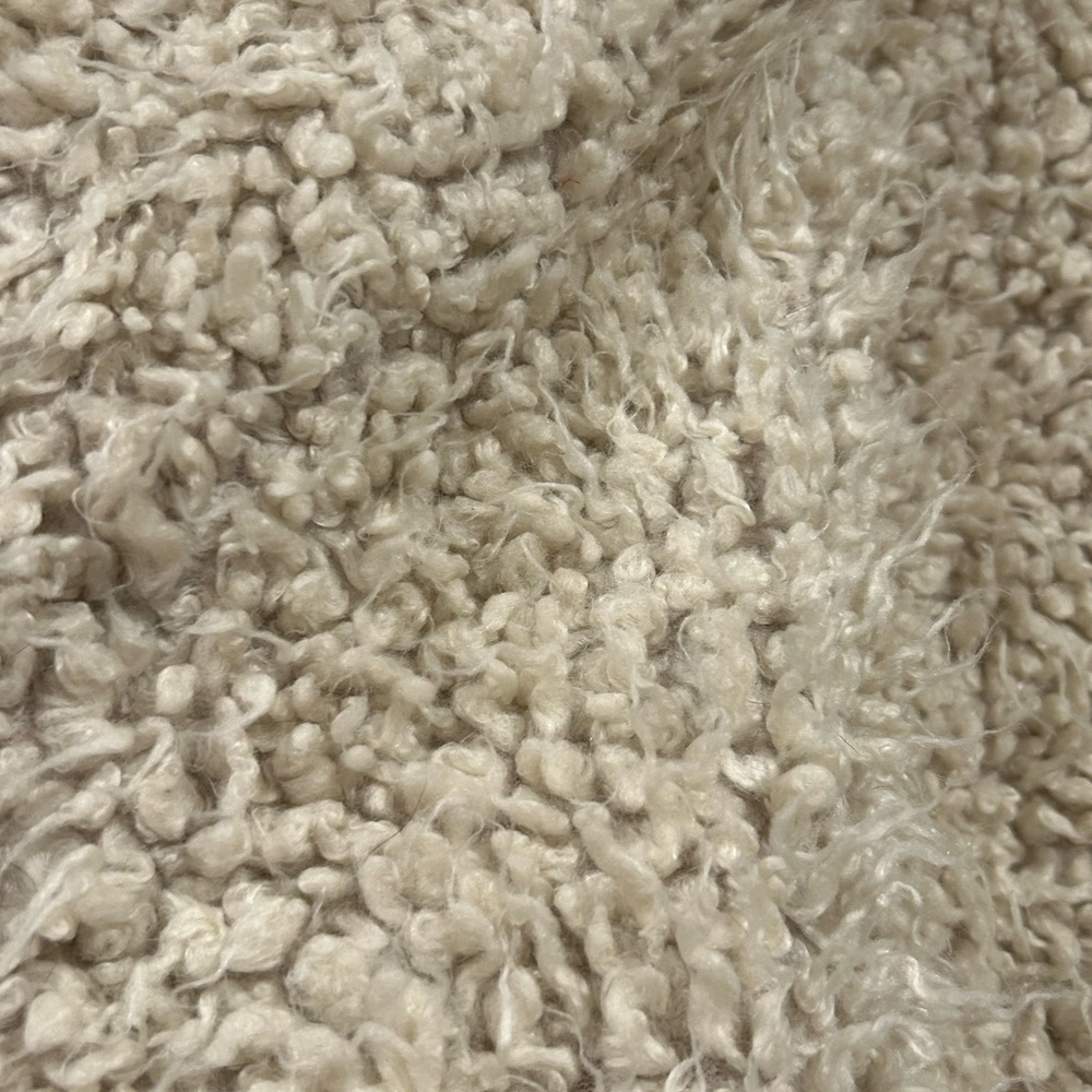 Aeropostale large fuzzy vest - Picture 3 of 5